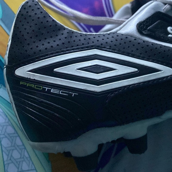 Umbro Women’s SX Valor 2 Soccer Cleats - Picture 5 of 11
